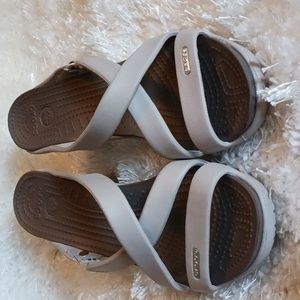 CROCS Cyprus Women's Size 7 Tan Slip On High Heels Strappy Summer Sandals‎